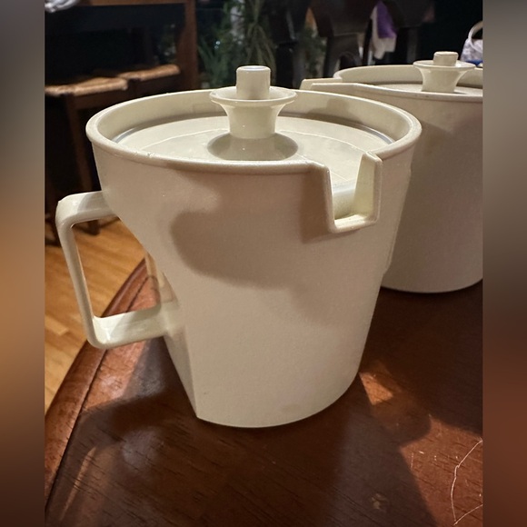Vintage Tupperware cream and sugar containers - Picture 9 of 10
